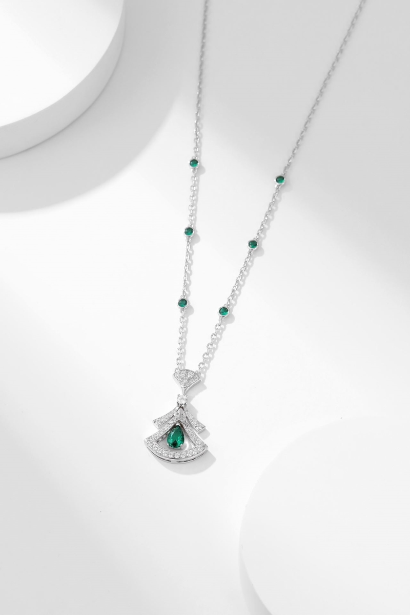 Bv1g*ai necklaces